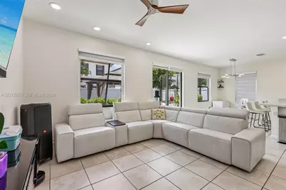 10594 W 35th Ln, Hialeah, FL 33018 - Photo 28