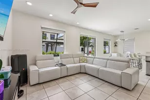 10594 W 35th Ln, Hialeah, FL 33018 - Photo 28