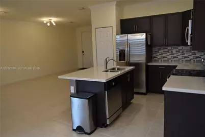 3384 W 100th Ter #3384, Hialeah, FL 33018 - Photo 8