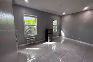 319 W 28th St, Miami Beach, FL 33140 - Photo 2