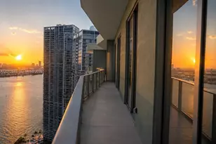 77 SE 5 St, Miami, FL 33131 - Photo 2
