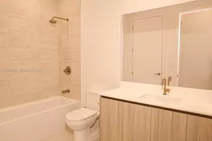 77 SE 5 St, Miami, FL 33131 - Photo 12