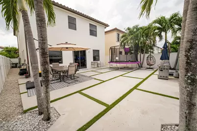 8821 W 34th Ct, Hialeah, FL 33018 - Photo 8