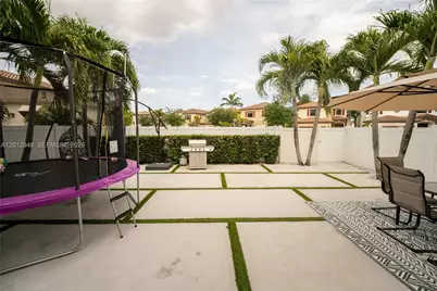 8821 W 34th Ct, Hialeah, FL 33018 - Photo 10