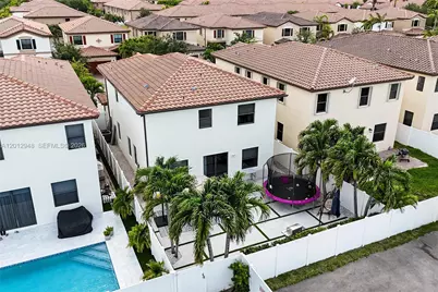 8821 W 34th Ct, Hialeah, FL 33018 - Photo 44