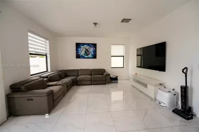 8821 W 34th Ct, Hialeah, FL 33018 - Photo 26