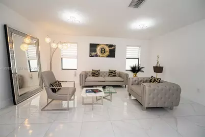 8821 W 34th Ct, Hialeah, FL 33018 - Photo 16