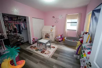 8821 W 34th Ct, Hialeah, FL 33018 - Photo 32