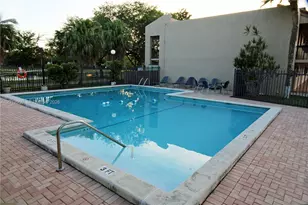 240 W Park Dr, Miami, FL 33172 - Photo 30