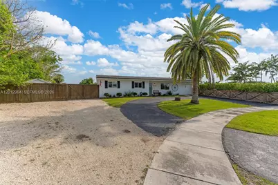 16340 SW 276th Ter, Homestead, FL 33031 - Photo 2