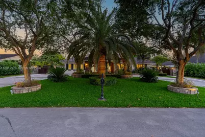 10570 SW 56th Ter, Miami, FL 33173 - Photo 4