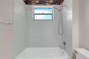 570 Woodgate Cir, Sunrise, FL 33326 - Photo 36