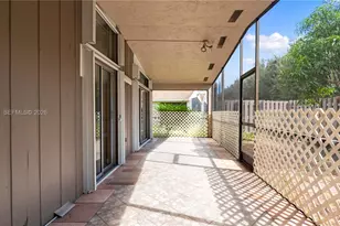 570 Woodgate Cir, Sunrise, FL 33326 - Photo 46