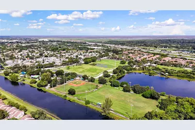 570 Woodgate Cir #A, Sunrise, FL 33326 - Photo 8