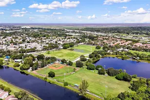 570 Woodgate Cir, Sunrise, FL 33326 - Photo 8