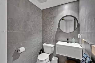 121 NE 34th St, Miami, FL 33137 - Photo 14