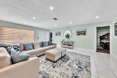 8830 NW 3rd St, Pembroke Pines, FL 33024 - Photo 6
