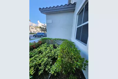 2693 SE 19th St, Homestead, FL 33035 - Photo 2