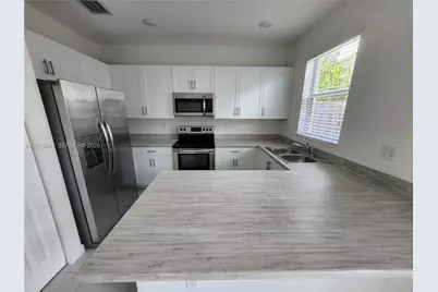 2693 SE 19th St, Homestead, FL 33035 - Photo 6