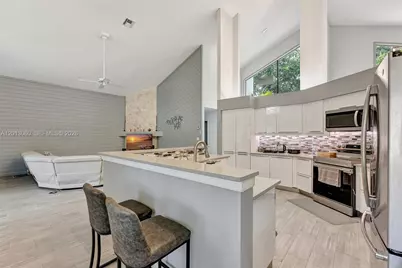 10325 NW 6th St, Coral Springs, FL 33071 - Photo 8