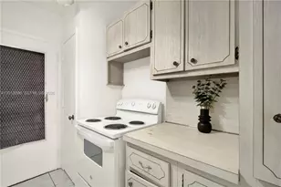 285 NE 191st St, Miami, FL 33179 - Photo 10