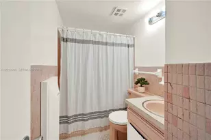 285 NE 191st St, Miami, FL 33179 - Photo 12