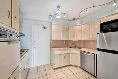 1430 Brickell Bay Dr #206, Miami, FL 33131 - Photo 14