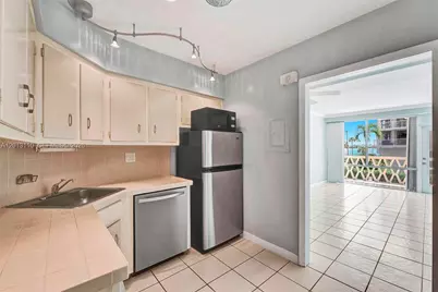 1430 Brickell Bay Dr #206, Miami, FL 33131 - Photo 12