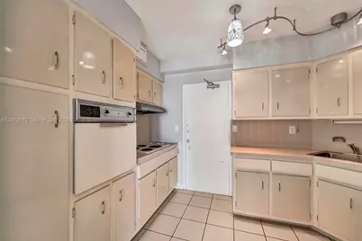 1430 Brickell Bay Dr #206, Miami, FL 33131 - Photo 10