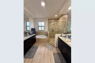 8640 NW 101st Pl, Doral, FL 33178 - Photo 16