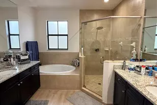 8640 NW 101st Pl, Doral, FL 33178 - Photo 16