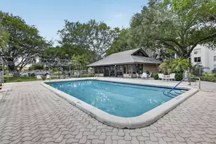 9330 Lagoon Pl, Davie, FL 33324 - Photo 32
