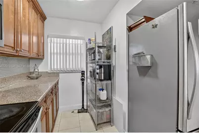 9330 Lagoon Pl #307, Davie, FL 33324 - Photo 8