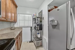 9330 Lagoon Pl, Davie, FL 33324 - Photo 8