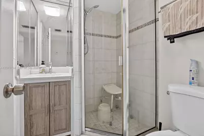 9330 Lagoon Pl #307, Davie, FL 33324 - Photo 26