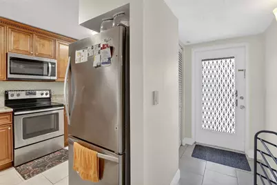 9330 Lagoon Pl #307, Davie, FL 33324 - Photo 4