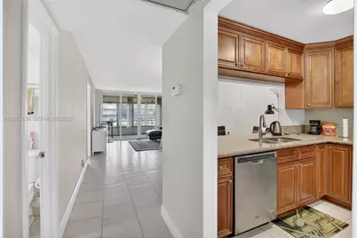 9330 Lagoon Pl #307, Davie, FL 33324 - Photo 6