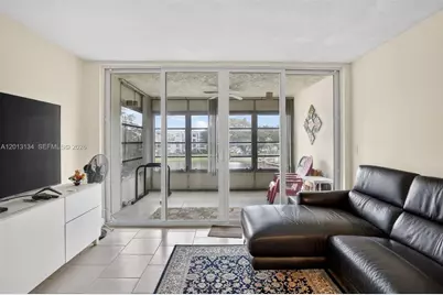 9330 Lagoon Pl #307, Davie, FL 33324 - Photo 16
