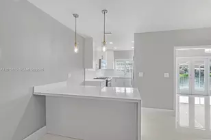 7108 Laurel Ln, Miami Lakes, FL 33014 - Photo 12