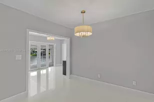 7108 Laurel Ln, Miami Lakes, FL 33014 - Photo 10