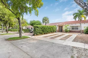 7108 Laurel Ln, Miami Lakes, FL 33014 - Photo 2