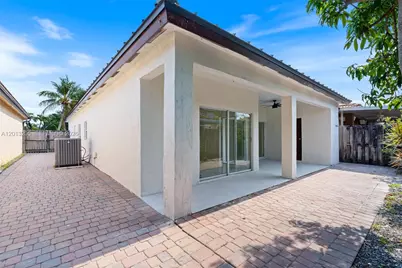7978 NW 200th St, Hialeah, FL 33015 - Photo 32