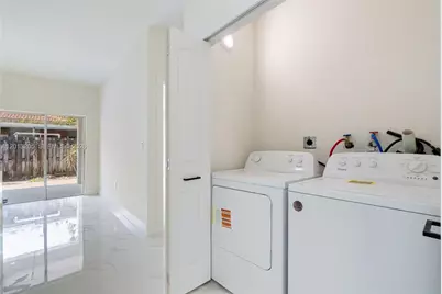 7978 NW 200th St, Hialeah, FL 33015 - Photo 28