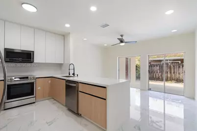 7978 NW 200th St, Hialeah, FL 33015 - Photo 4