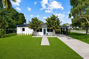 1044 NE 4th Ave, Homestead, FL 33030 - Photo 1