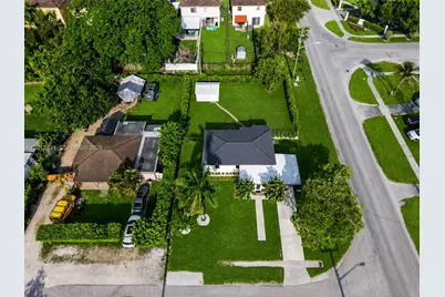1044 NE 4th Ave, Homestead, FL 33030 - Photo 4