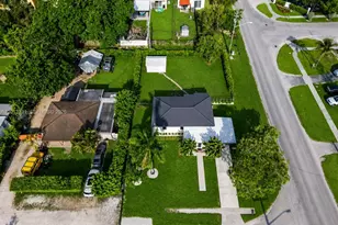 1044 NE 4th Ave, Homestead, FL 33030 - Photo 4