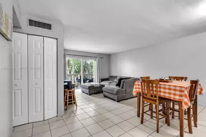 7400 Miami Lakes Dr #D205, Miami Lakes, FL 33014 - Photo 8