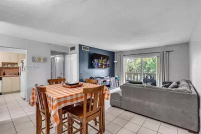 7400 Miami Lakes Dr #D205, Miami Lakes, FL 33014 - Photo 10