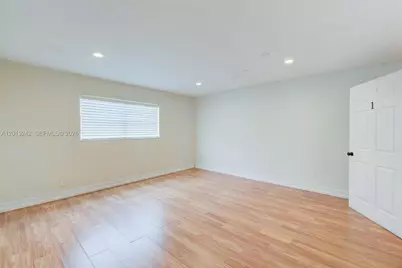 359 10th St, Lake Park, FL 33403 - Photo 14